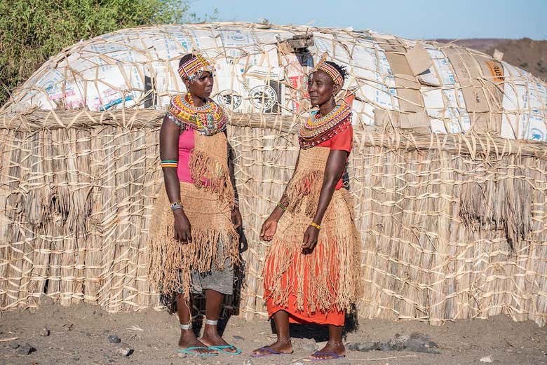 Dos mujeres de la Tribu El Molo