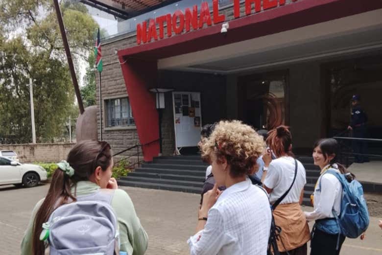 Vous passerez devant le Théâtre national de Nairobi