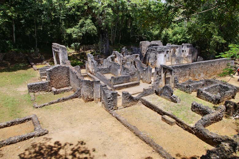 Visit the ruins of Gede