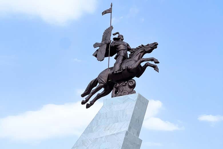 Statue de Manas à Bichkek