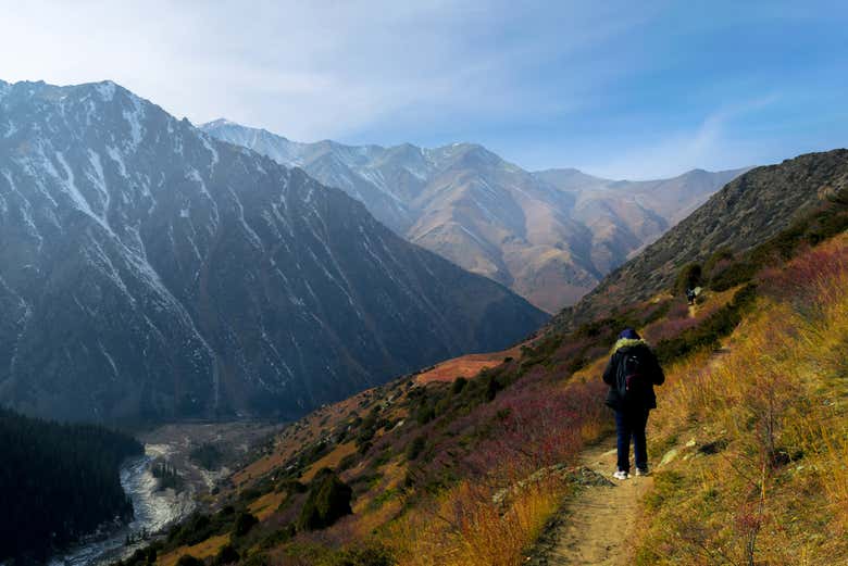 As trilhas que serpenteiam as paisagens deslumbrantes