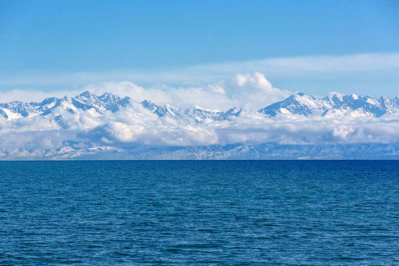 Vue sur le lac Issyk-Koul