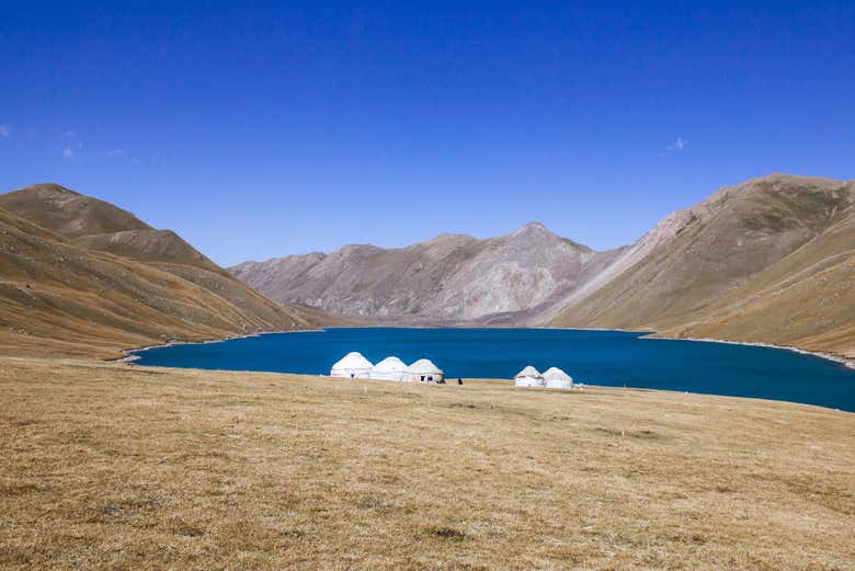 Le campement à côté du lac