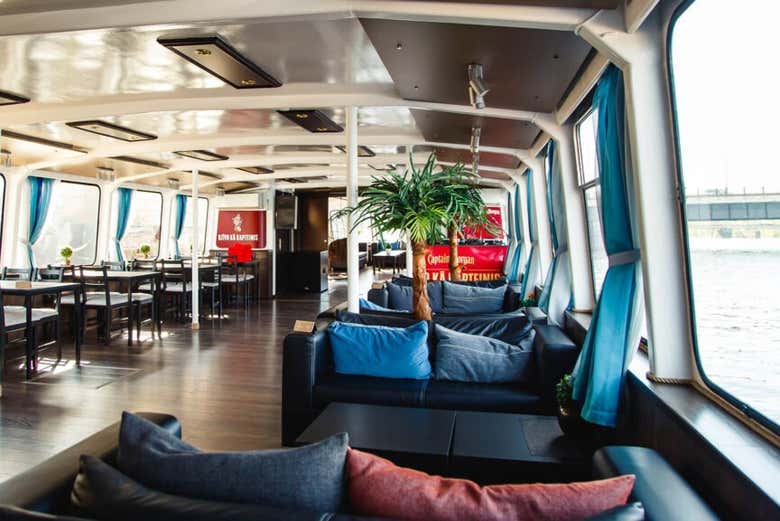 Uma das salas da embarcação