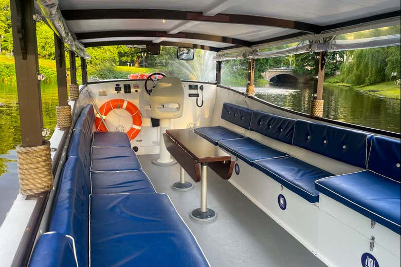 Interior del barco en el que navegaréis