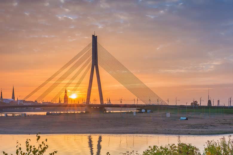 Entardecer na ilha Ķīpsala