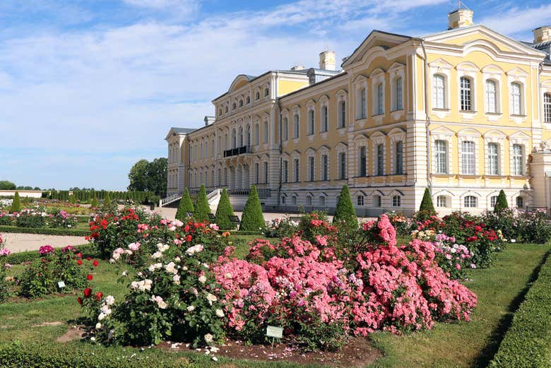 Vue panoramique sur le château de Rundale