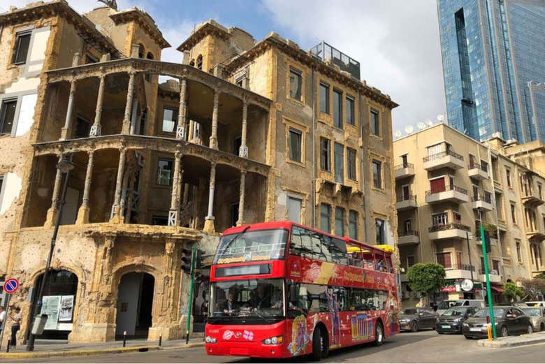 Percorrendo a cidade de ônibus turístico