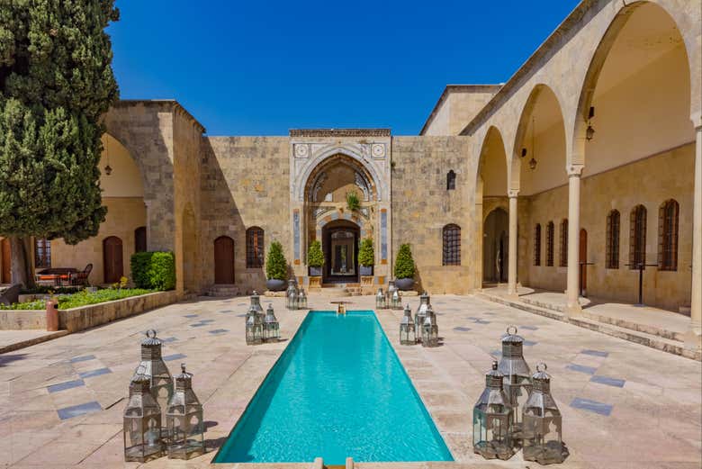 Explorando el palacio