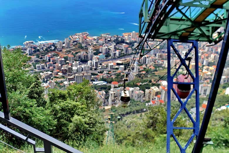 Appréciez la vue depuis le téléphérique