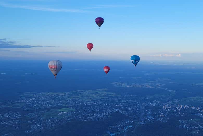 Globos sobrevolando Trakai
