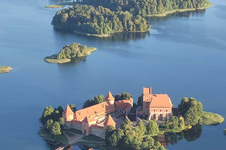 Castillo de Trakai desde las alturas