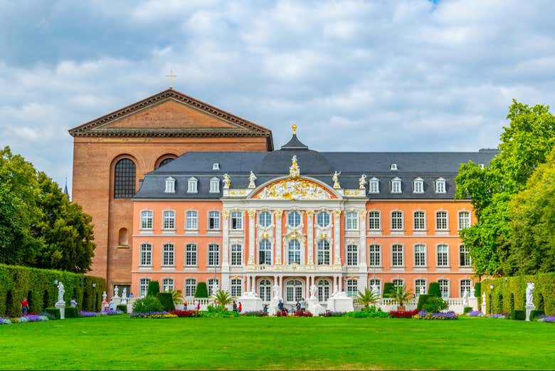 Fachada del Palacio de los Electores
