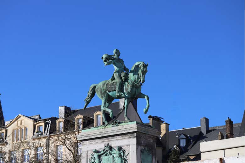 Statue sur la place Guillaume II