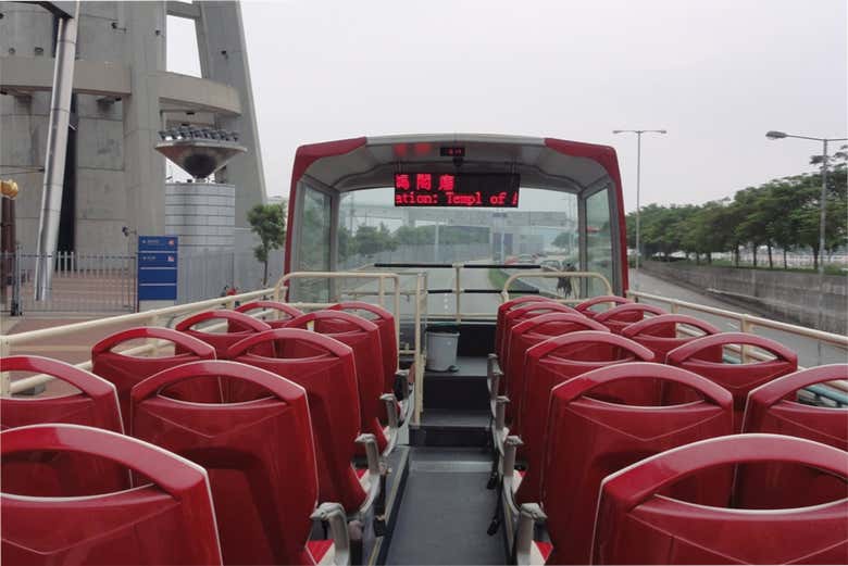 Discover the city from the bus