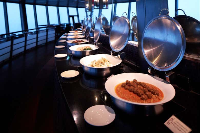 Comida o cena a 233 metros de altura