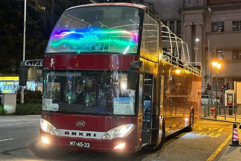O ônibus panorâmico no qual faremos o passeio