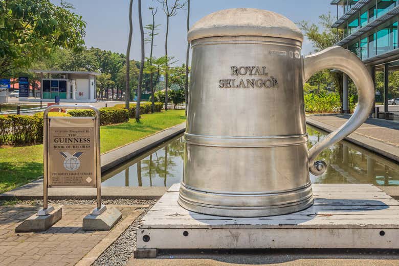 Jarra de cerveza elaborada con peltre en Kuala Lumpur