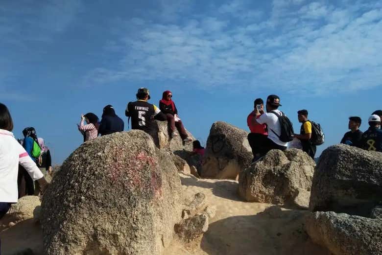 Haciendo fotos en la cima de la colina