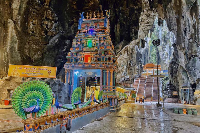 Interior de las Cuevas de Batu