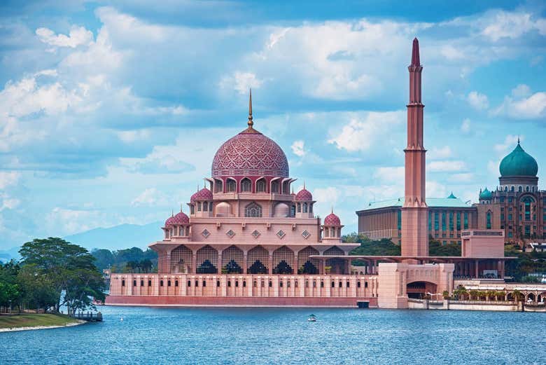 The rose-tinted Putra Mosque