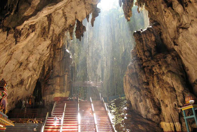 El santuario de Batu se integra perfectamente en la naturaleza