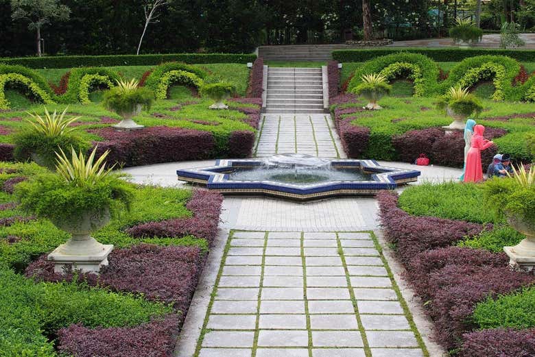 Paeos del parque Perdana de Kuala Lumpur