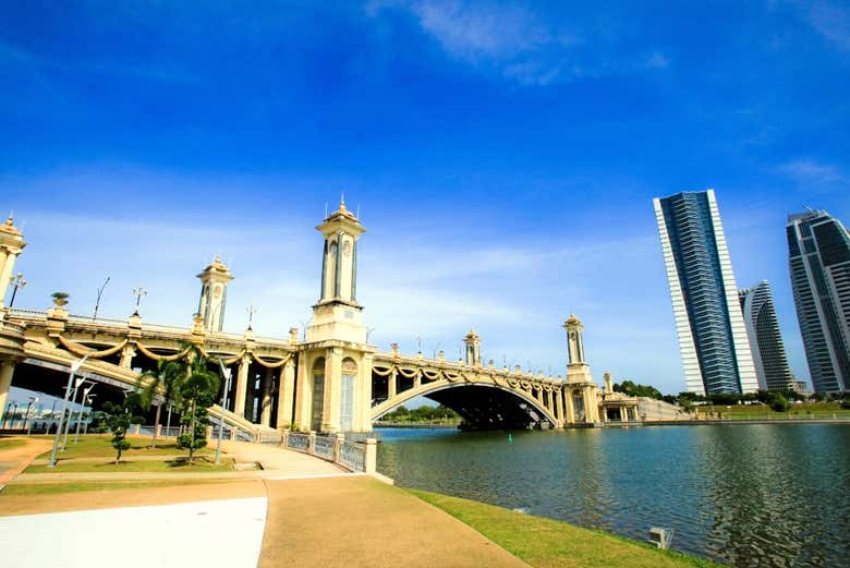 Puente Putra