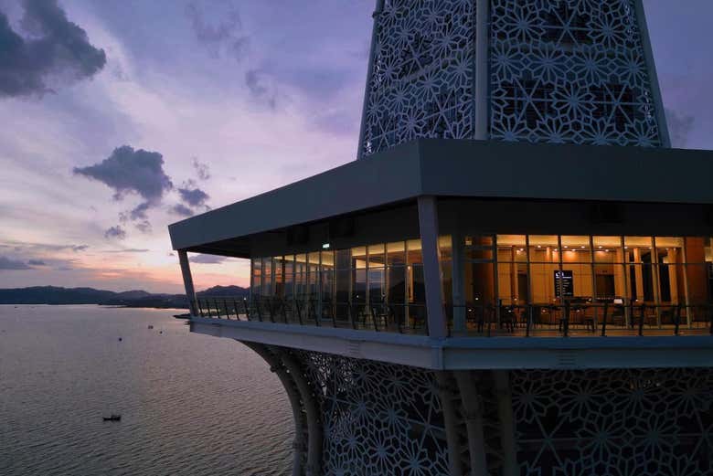 En el Sky Lounge disfrutaréis de aperitivos locales