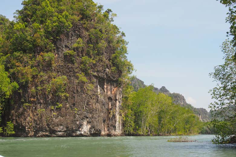 Explorando o parque Kilim Karst
