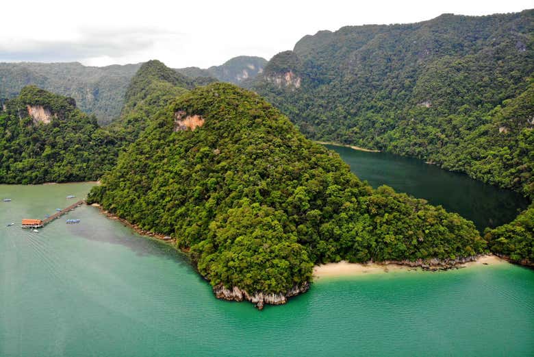 Vista aerea del lago Pregnant Maiden