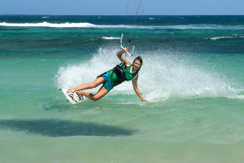 Durante la clase de kitesurf