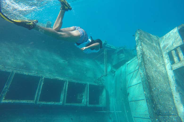 Explorando el barco hundido