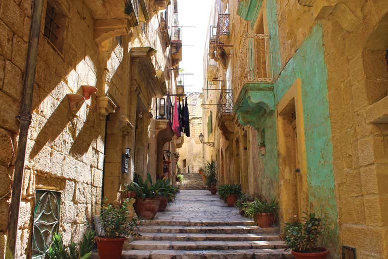 Uma rua da cidade de Birgu
