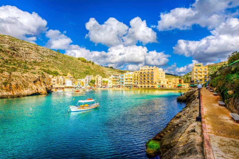 Bahía de Xlendi