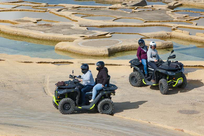 Pasando por las Salinas de Xwejni