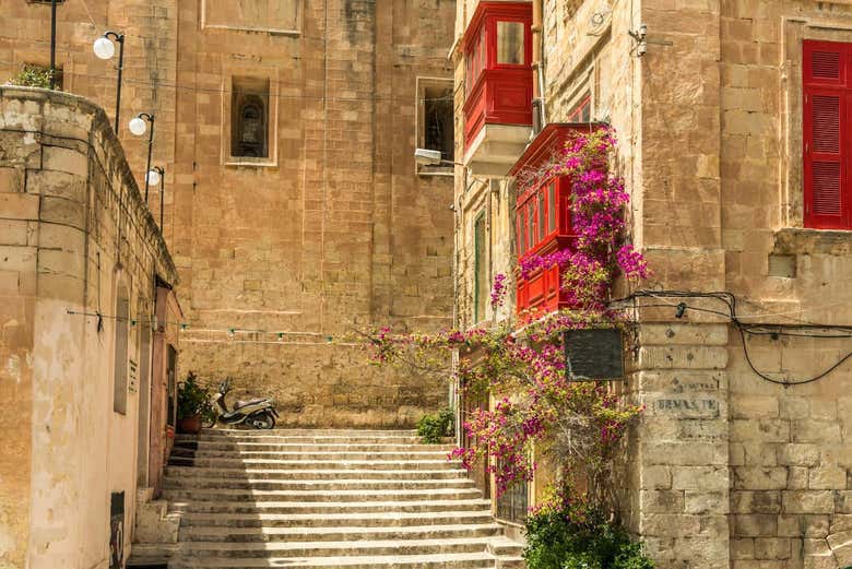 Calle típica del centro de La Valeta