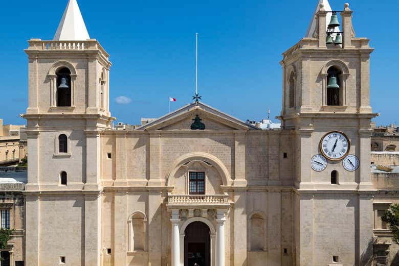 Façade de la co-cathédrale
