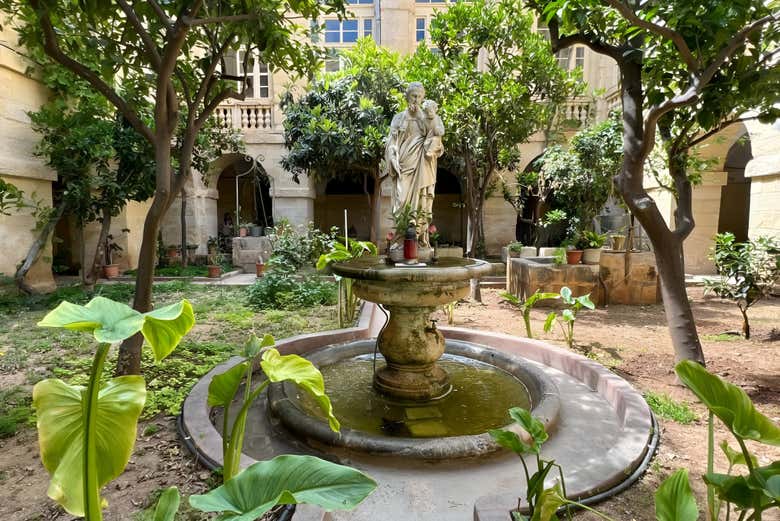 Fonte no jardim do mosteiro de Santa Katerina