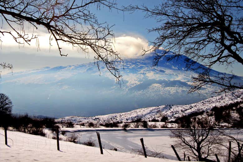 Paisagem nevada do monte Etna