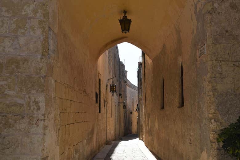 Una delle viuzze della Mdina