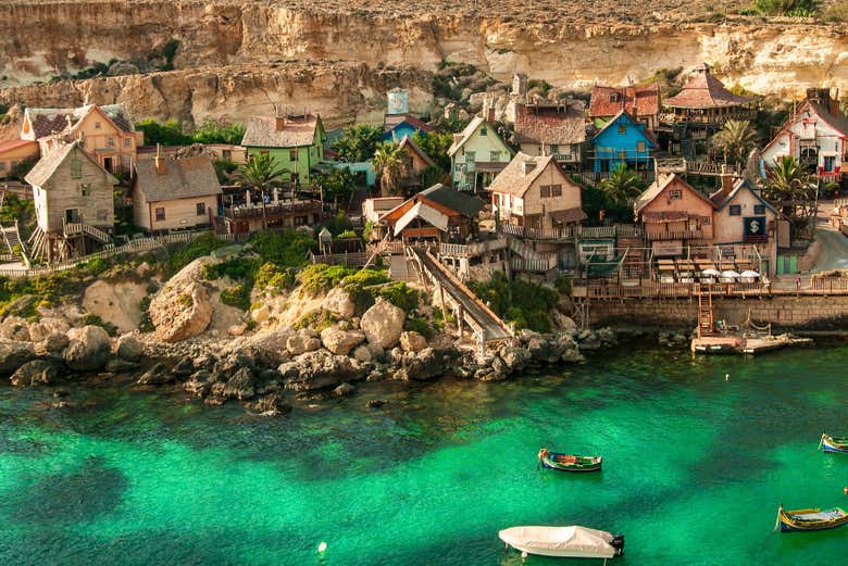 Contemplando las casas del pueblo de Popeye