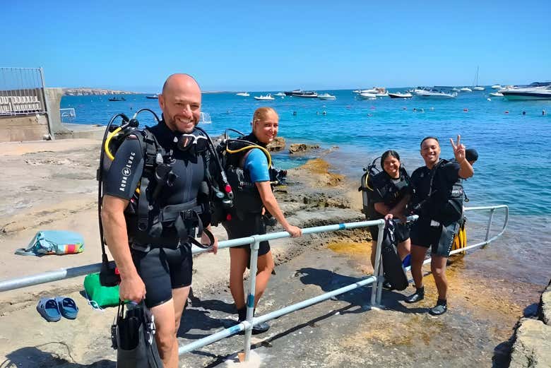 Ready to scuba dive!