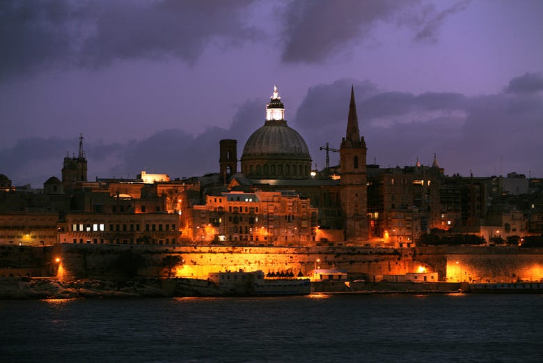 Edifici di La Valletta illuminati