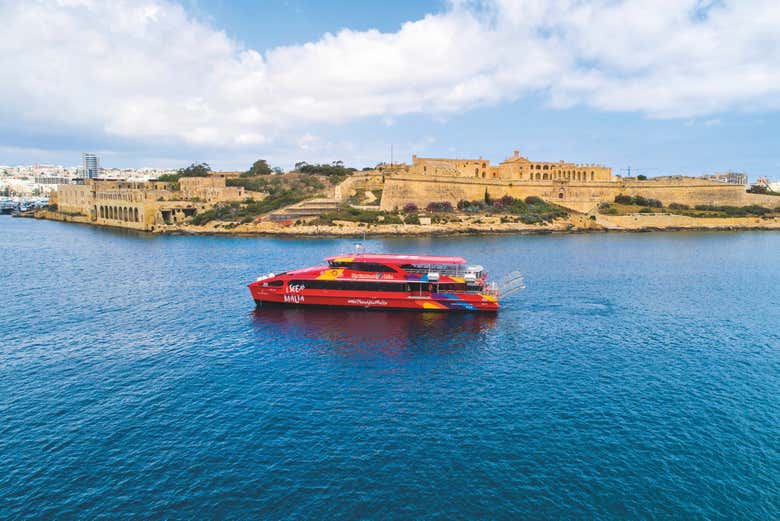 Navegando pelo Mediterrâneo até Comino