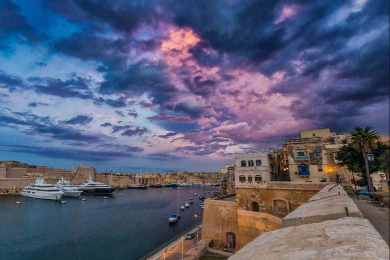Tombée de la nuit sur le Grand Port