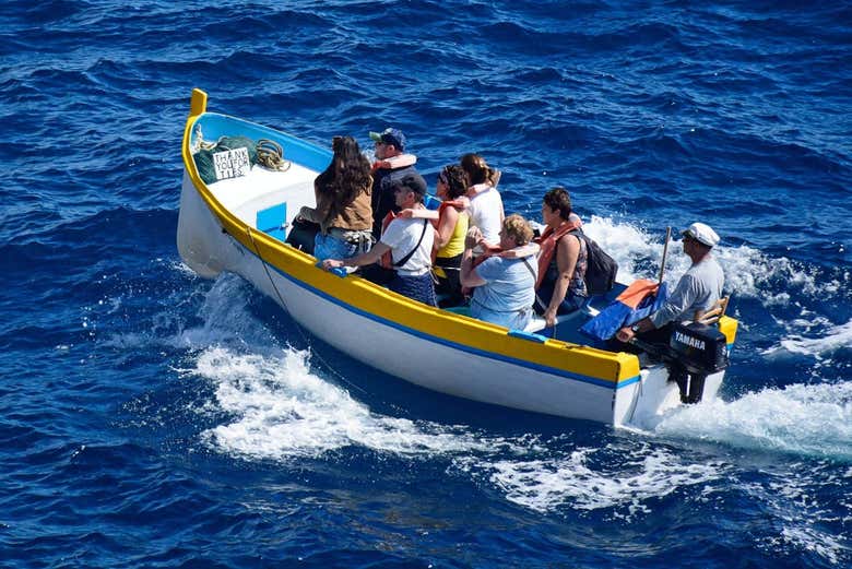 Giro in barca per la Blue Grotto