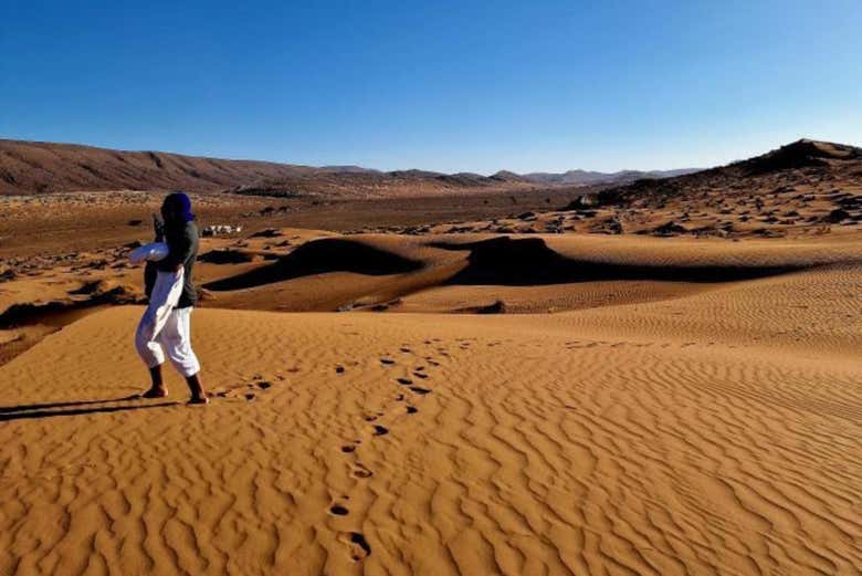 Vous pourrez marcher sur les dunes dorées du désert