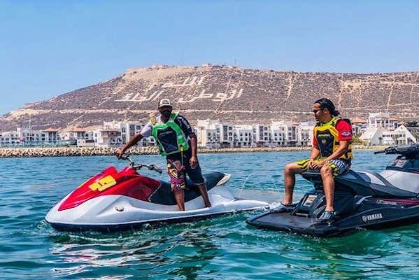 Photo de couple sur leur jet-ski