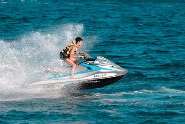Roulez à toute vitesse dans la mer !